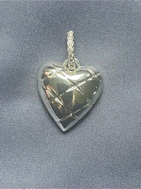 Quilted Heart Pendant Necklace in Silver